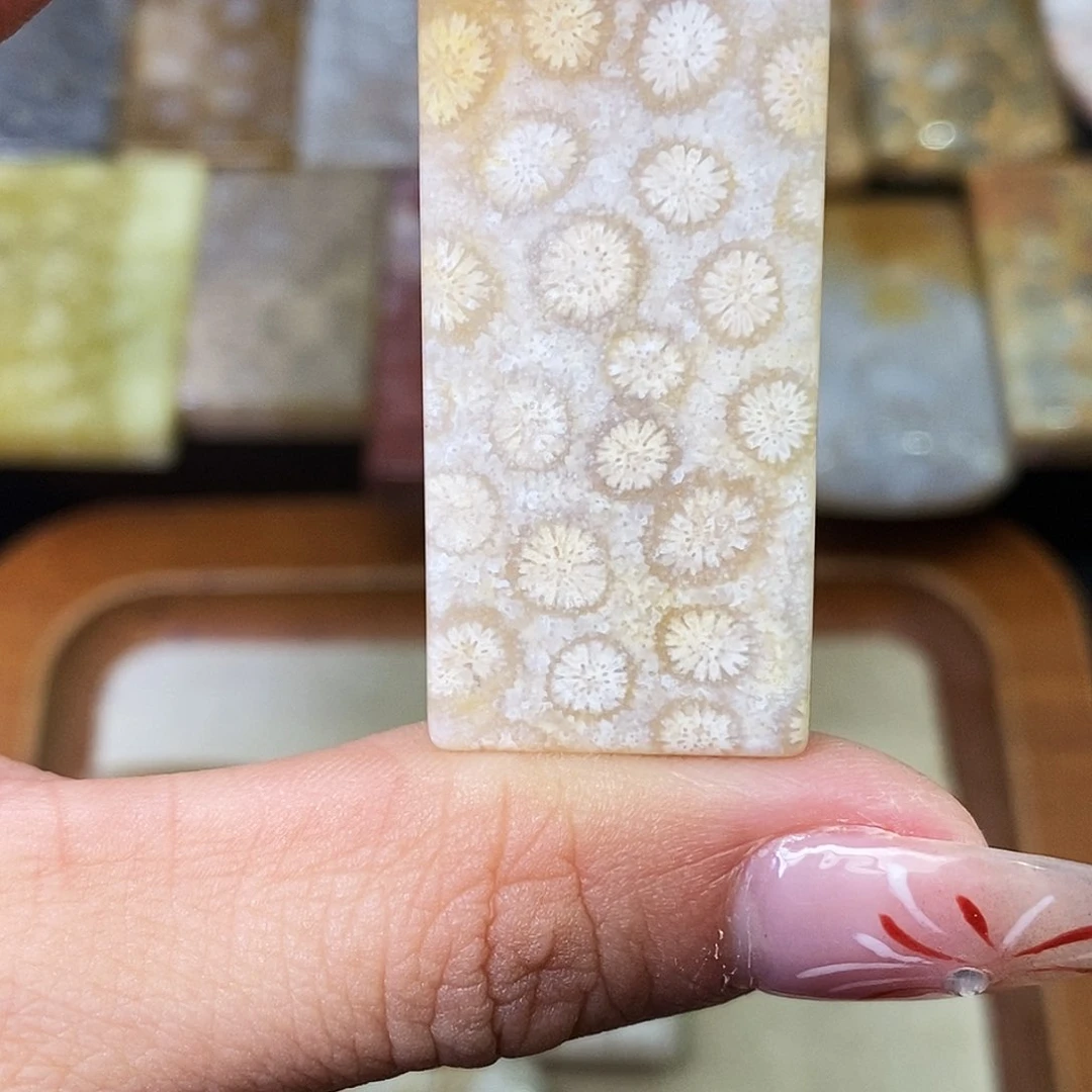 硅化玉颈饰合金清****洛