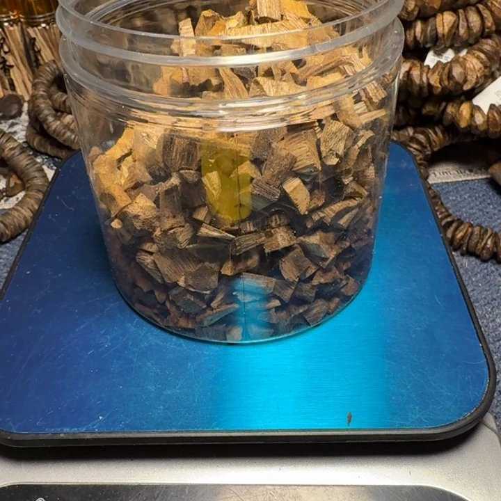 树脂制品一**变乌身碎料77克