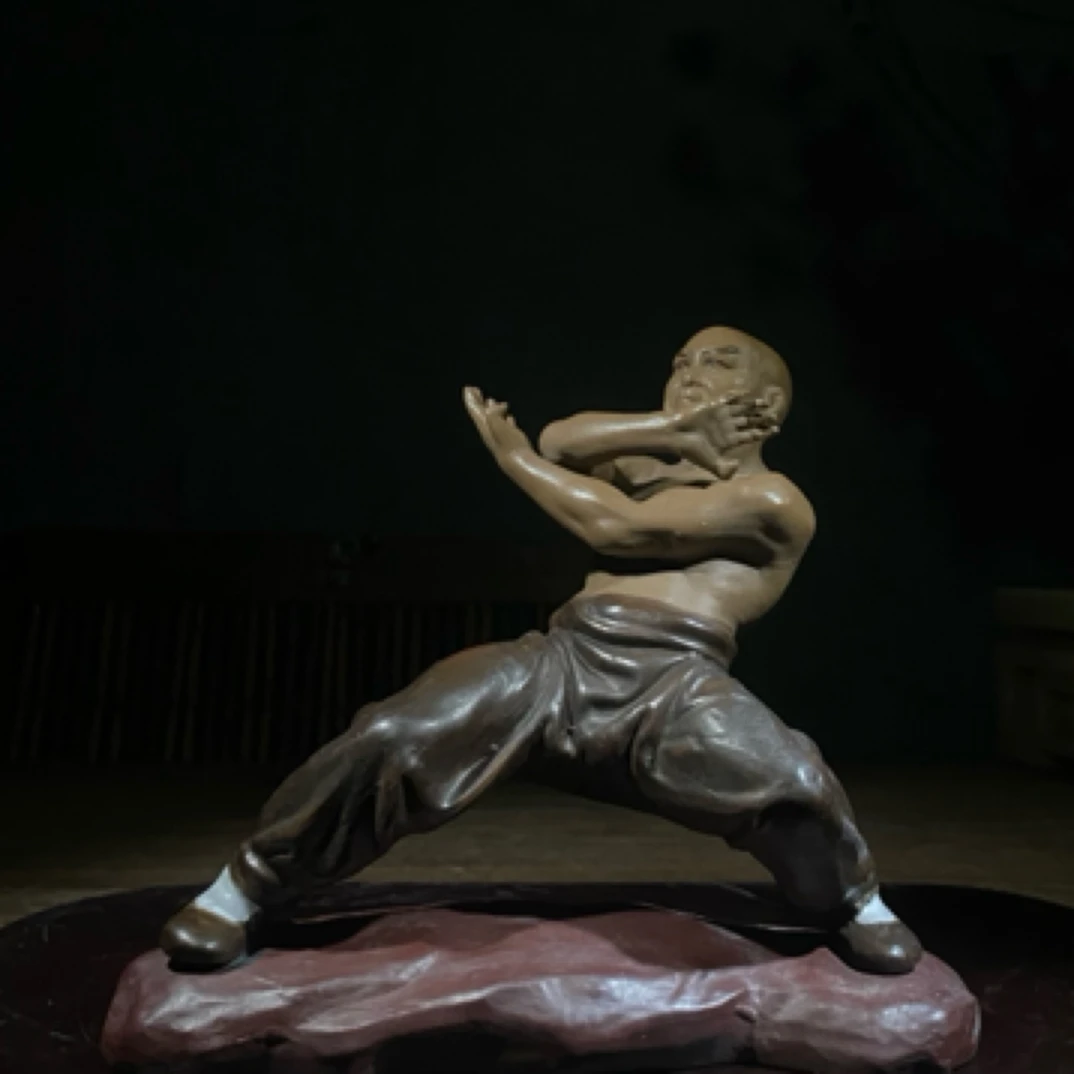 石湾陶瓷摆件功夫拳长17厘米高14厘米