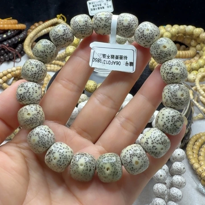 星月菩提吊坠原生态石玉