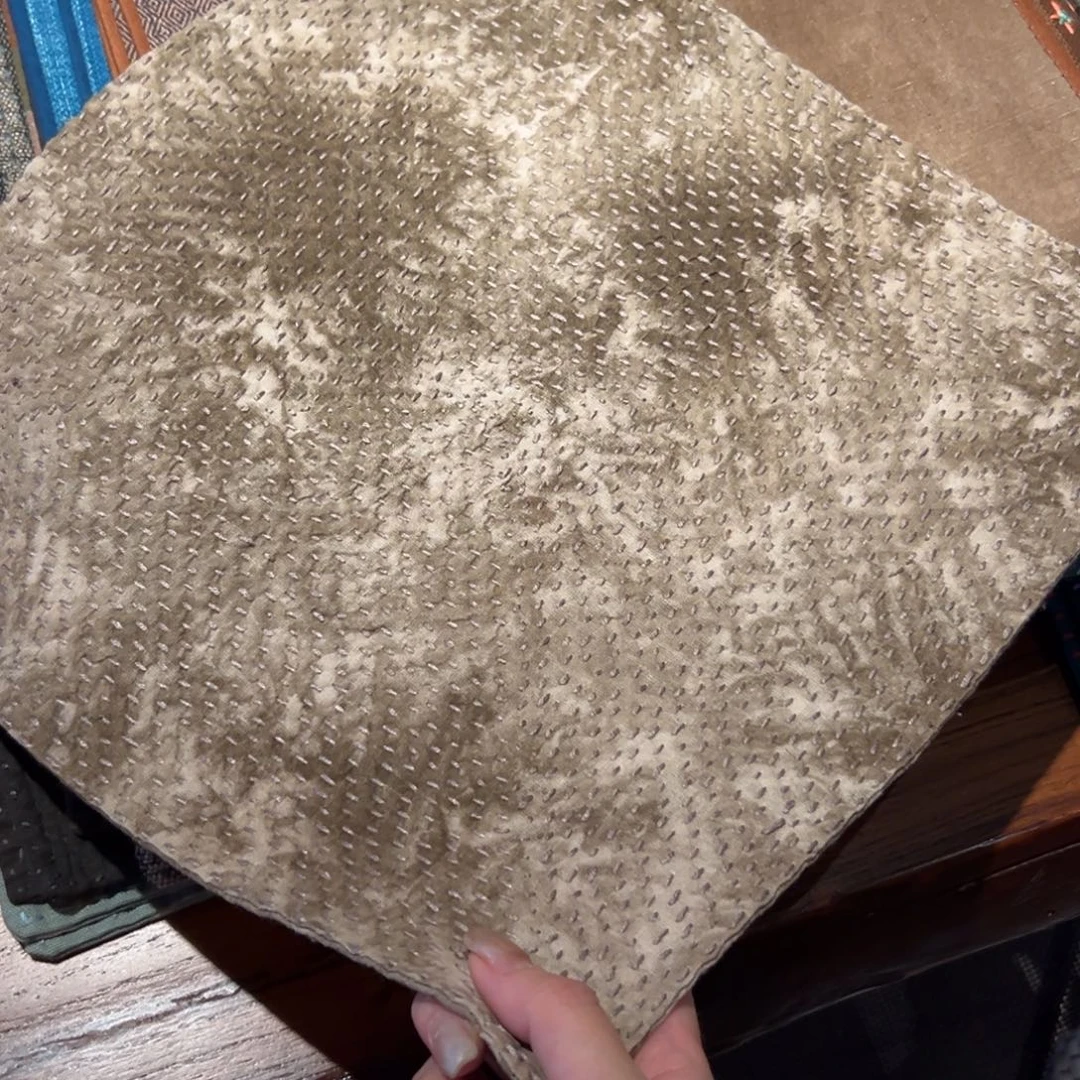 瓷片陶瓷。      陶瓷。