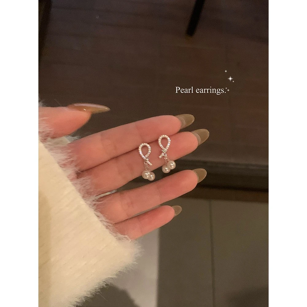 CK 合金耳饰 贝珠耳环女高级感耳饰新款2025爆款独特耳钉无耳洞in