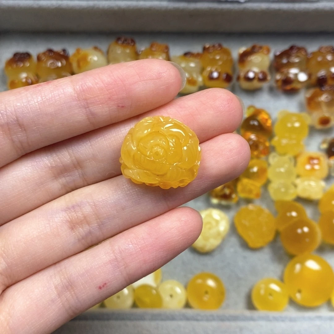 蜜蜡颈饰未镶嵌牡丹