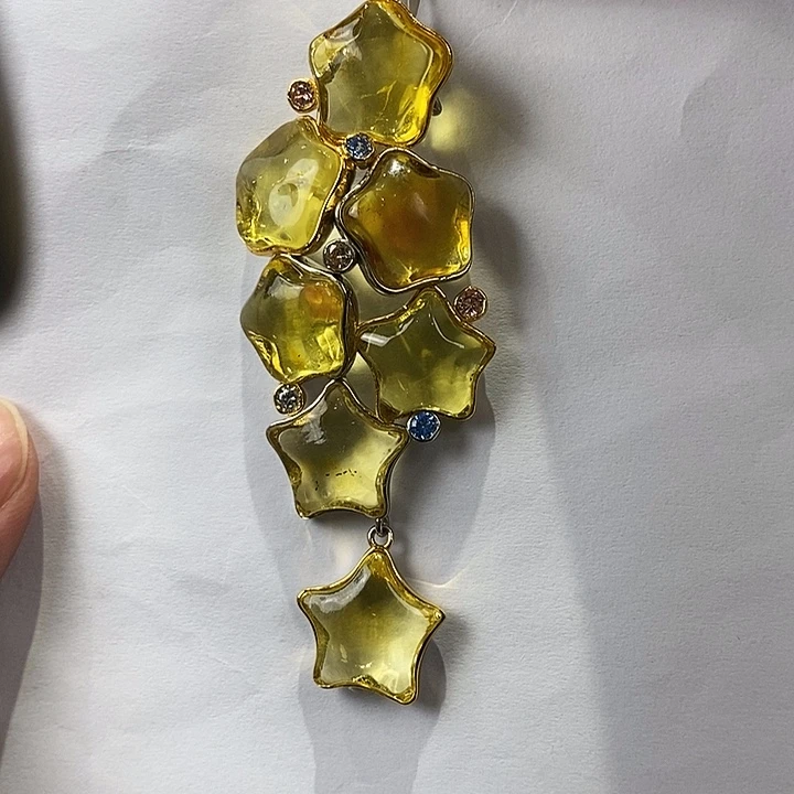 琥珀未镶嵌颈饰多人