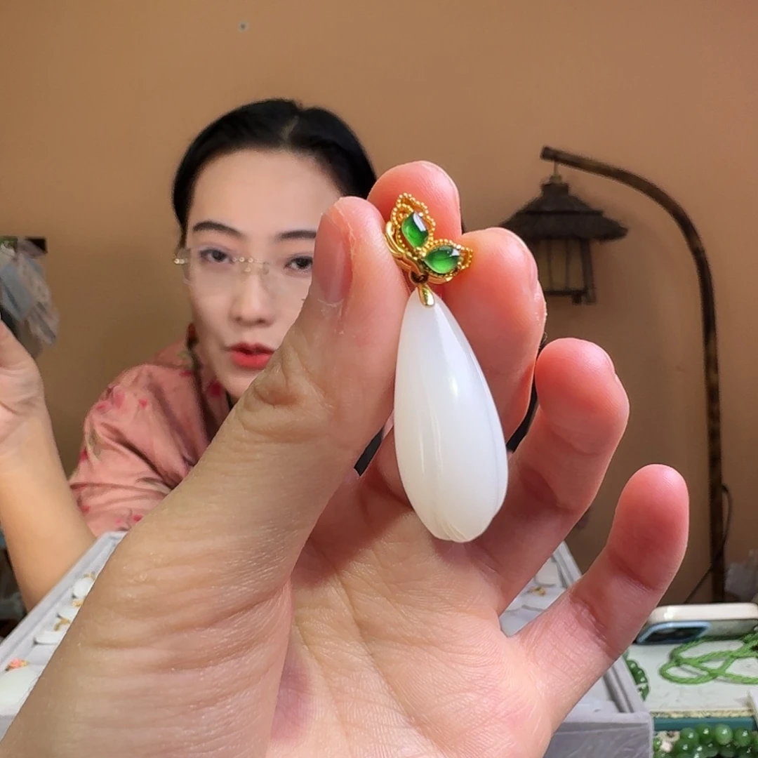 和田玉18K金镶嵌颈饰