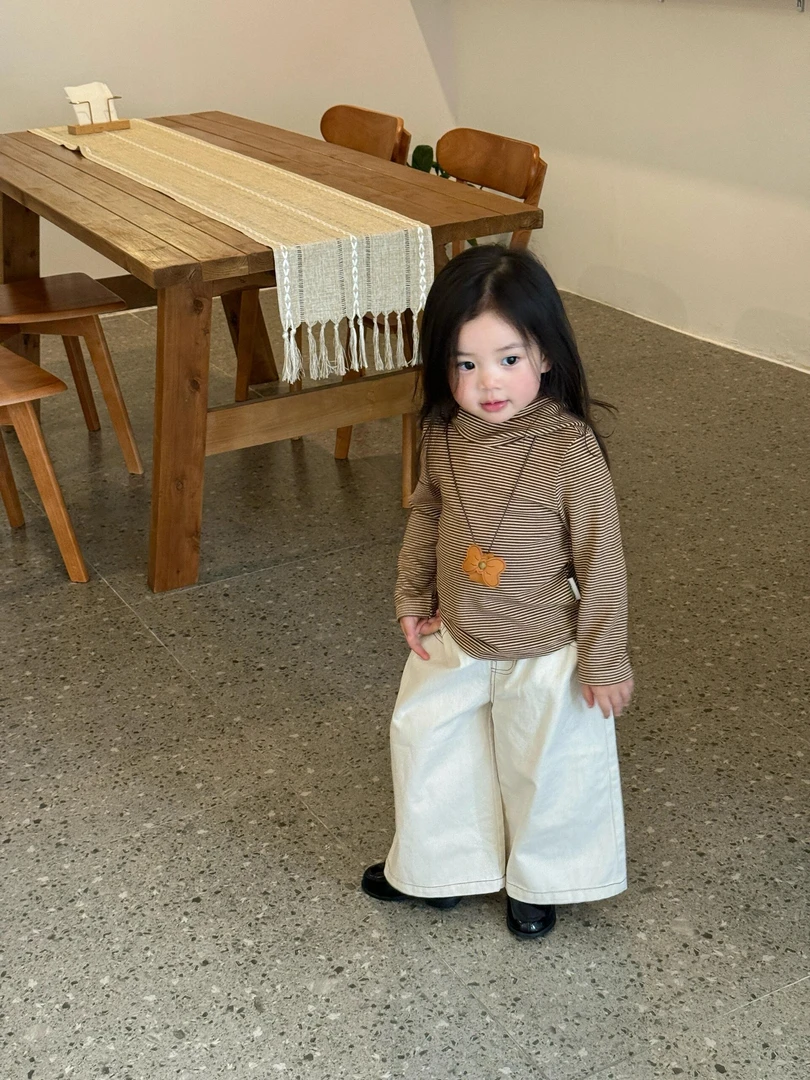 小思家2025年秋季新款男女童韩版精灵帽尖尖上衣白色直筒裤套装