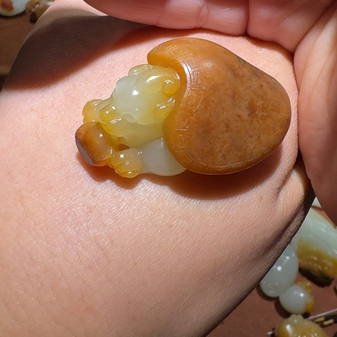 和田玉挂件未镶嵌星****压