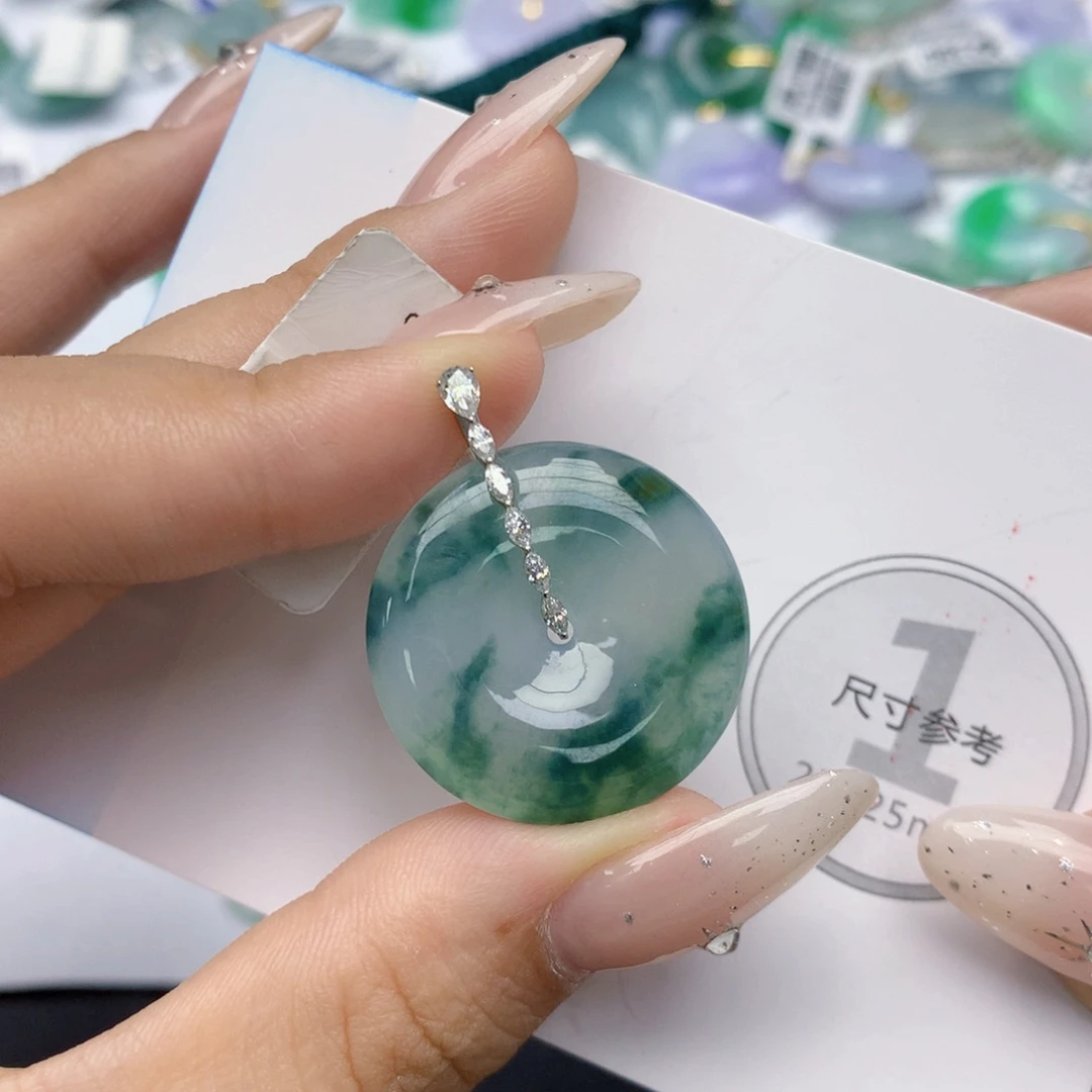 颈饰18K金镶嵌翡翠