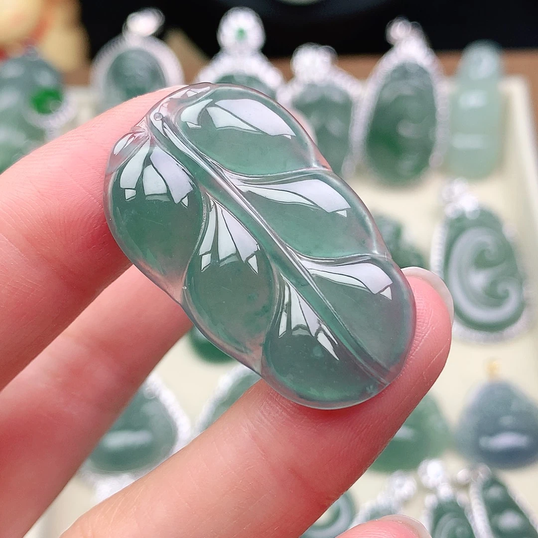 翡翠未镶嵌颈饰吊坠