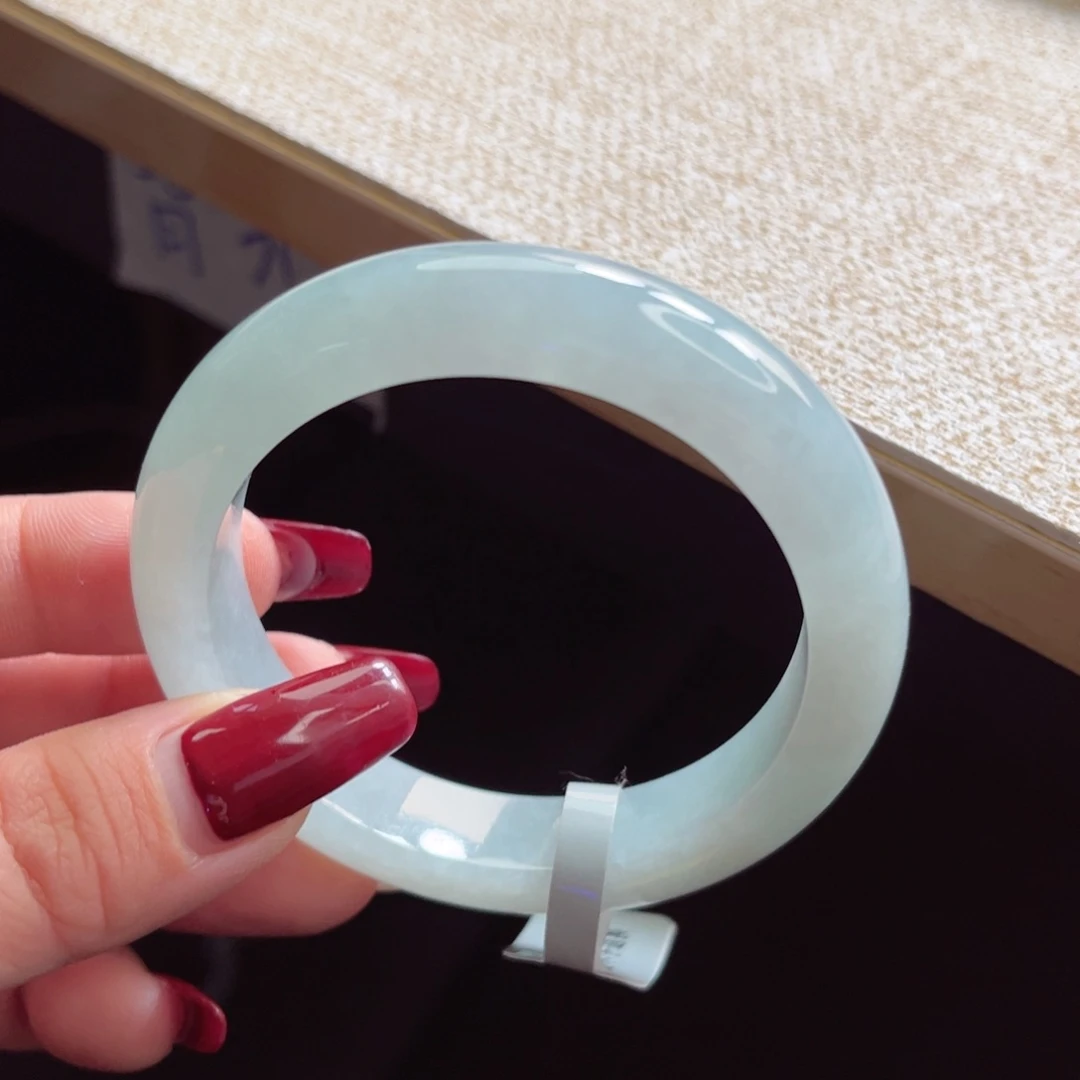 翡翠手镯未镶嵌手镯