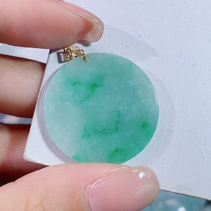 颈饰18K金镶嵌翡翠无事牌