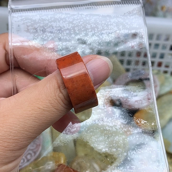 翡翠未镶嵌颈饰美*翡翠