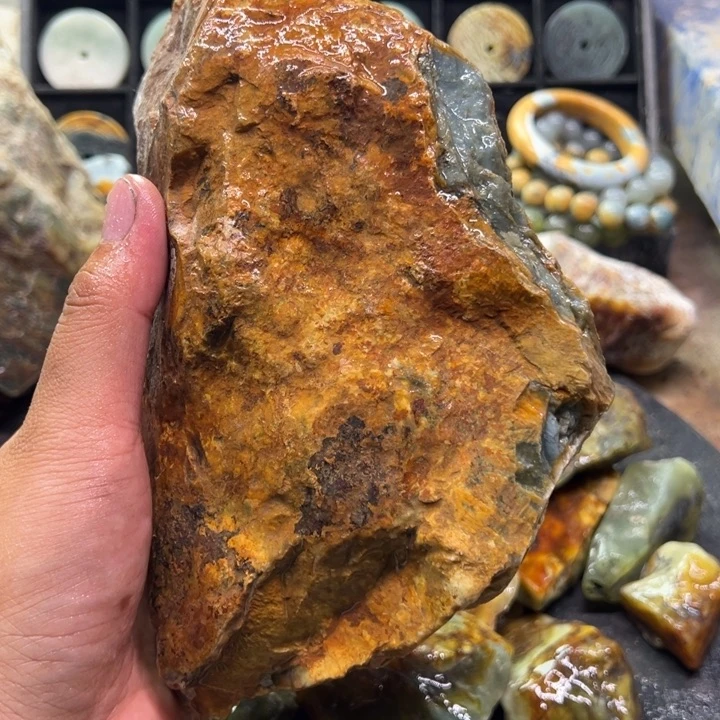 蛇纹石玉未镶嵌珠宝奇石