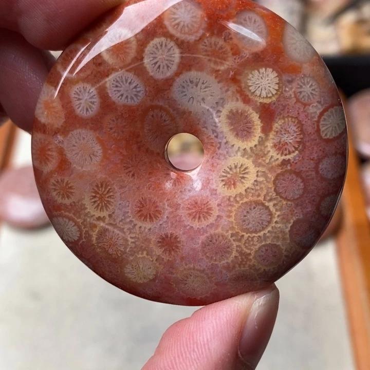 硅化玉颈饰未镶嵌如*?