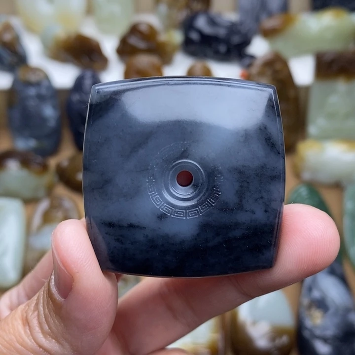 岩***和田玉未镶嵌颈饰