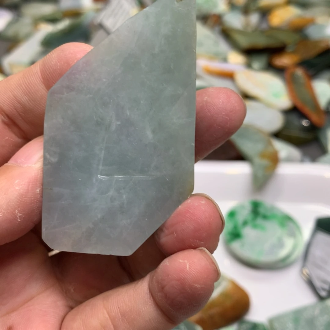 翡翠颈饰未镶嵌翡翠