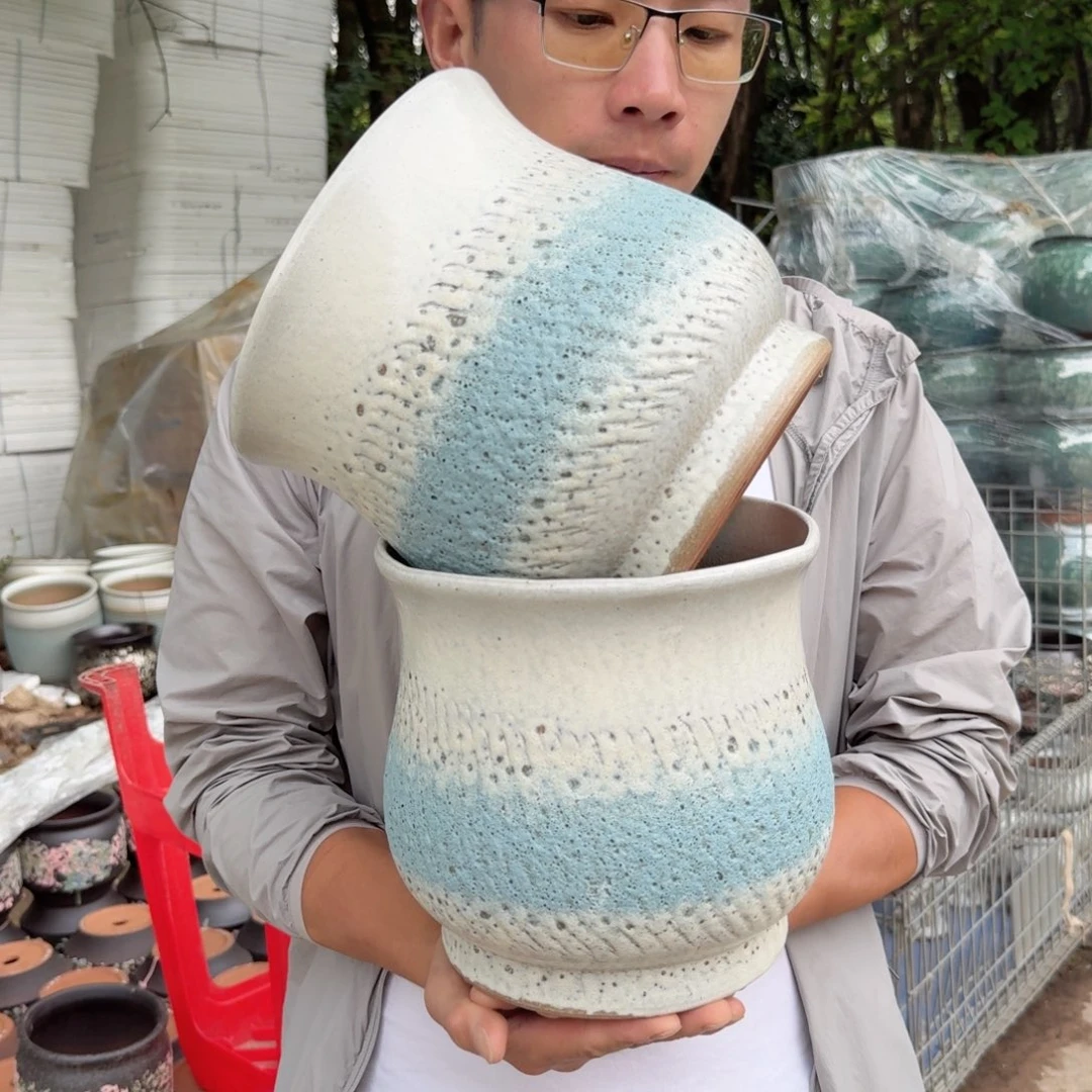 紫砂花盆口21高21（两个花边口泡泡泡