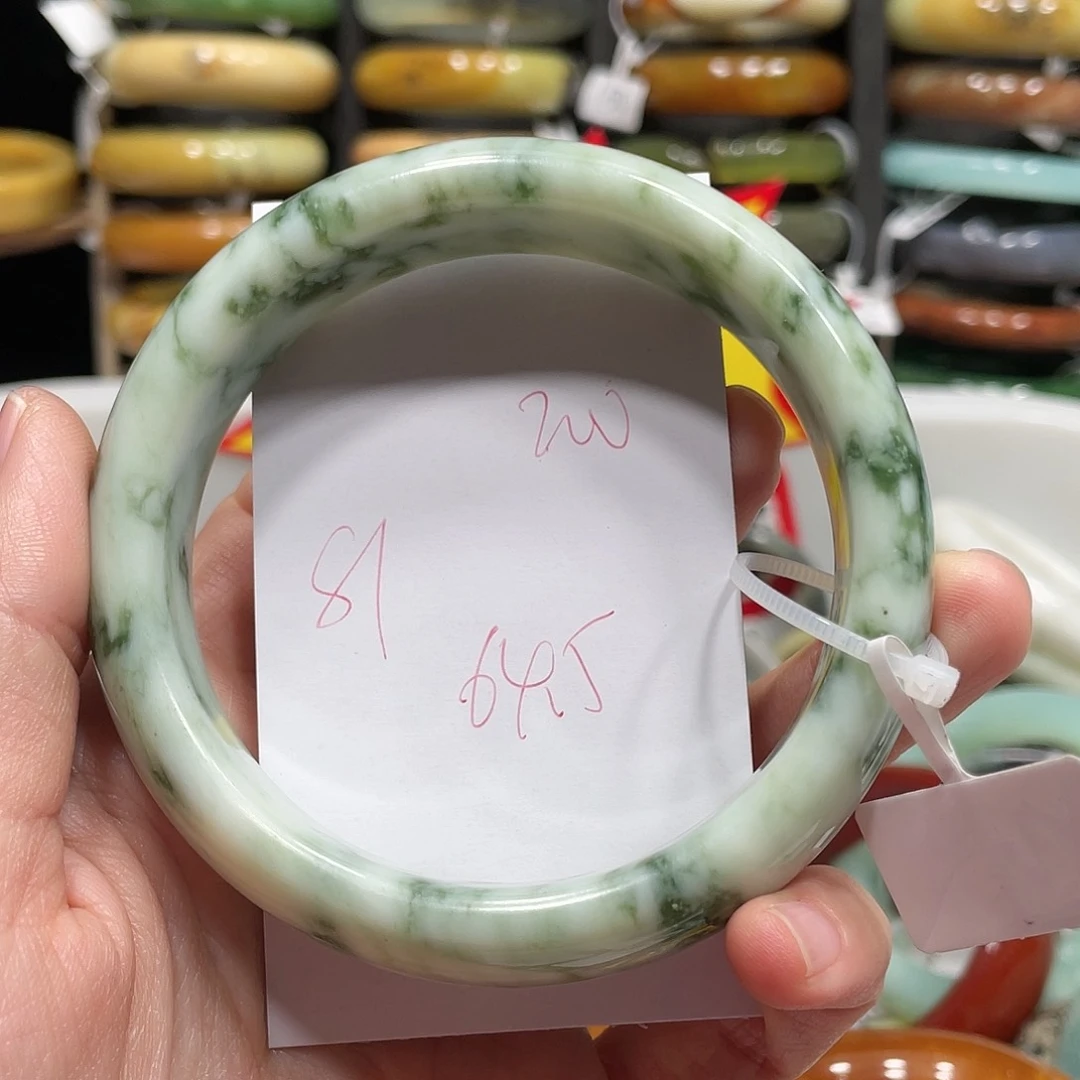 蛇纹石玉手镯未镶嵌咩****?