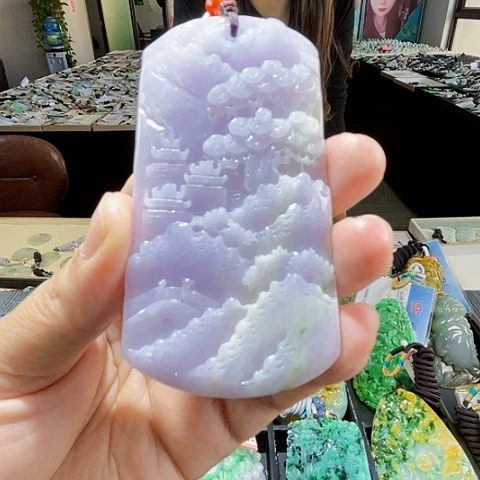 翡翠未镶嵌颈饰一个