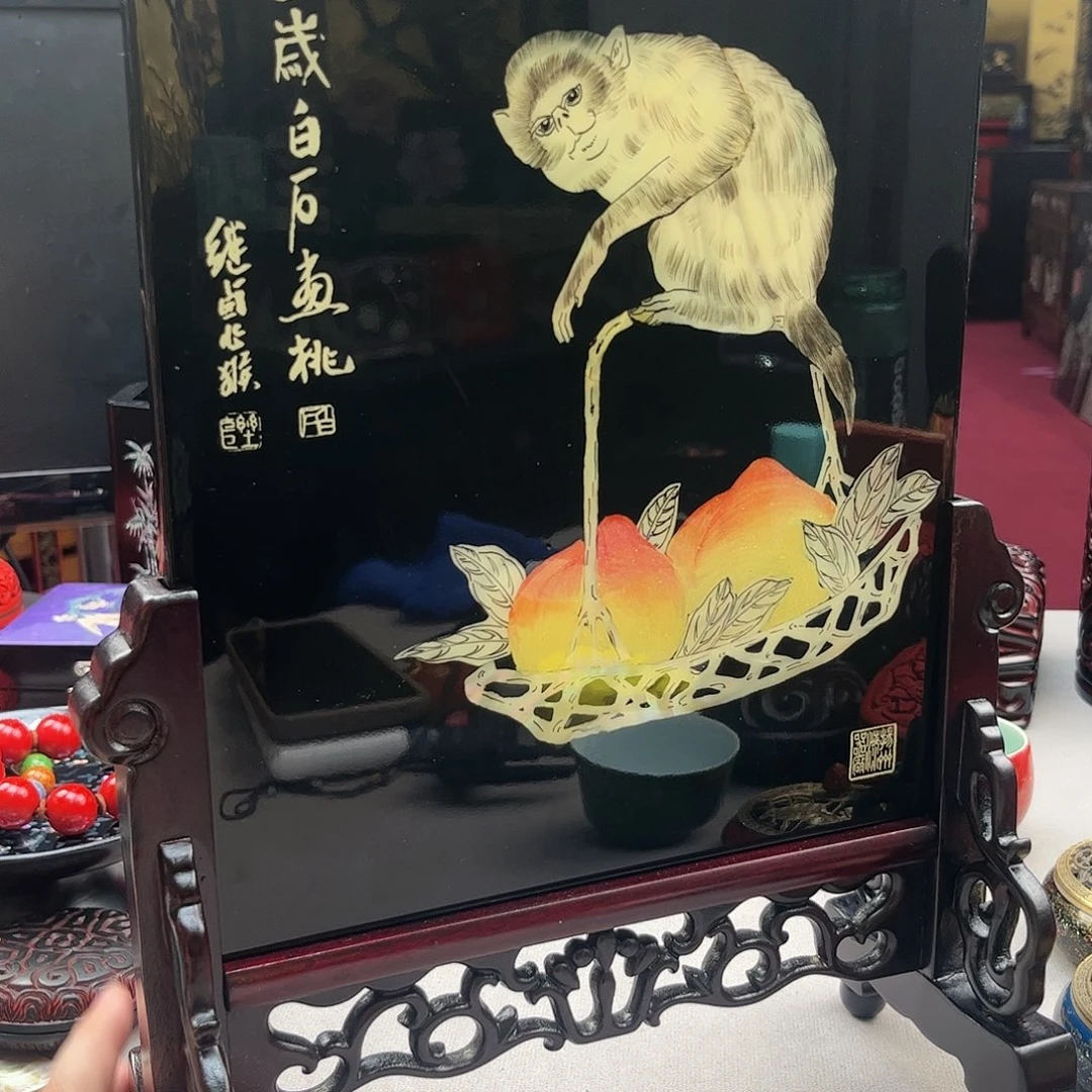 扬州漆器厂。大寿黑底台屏