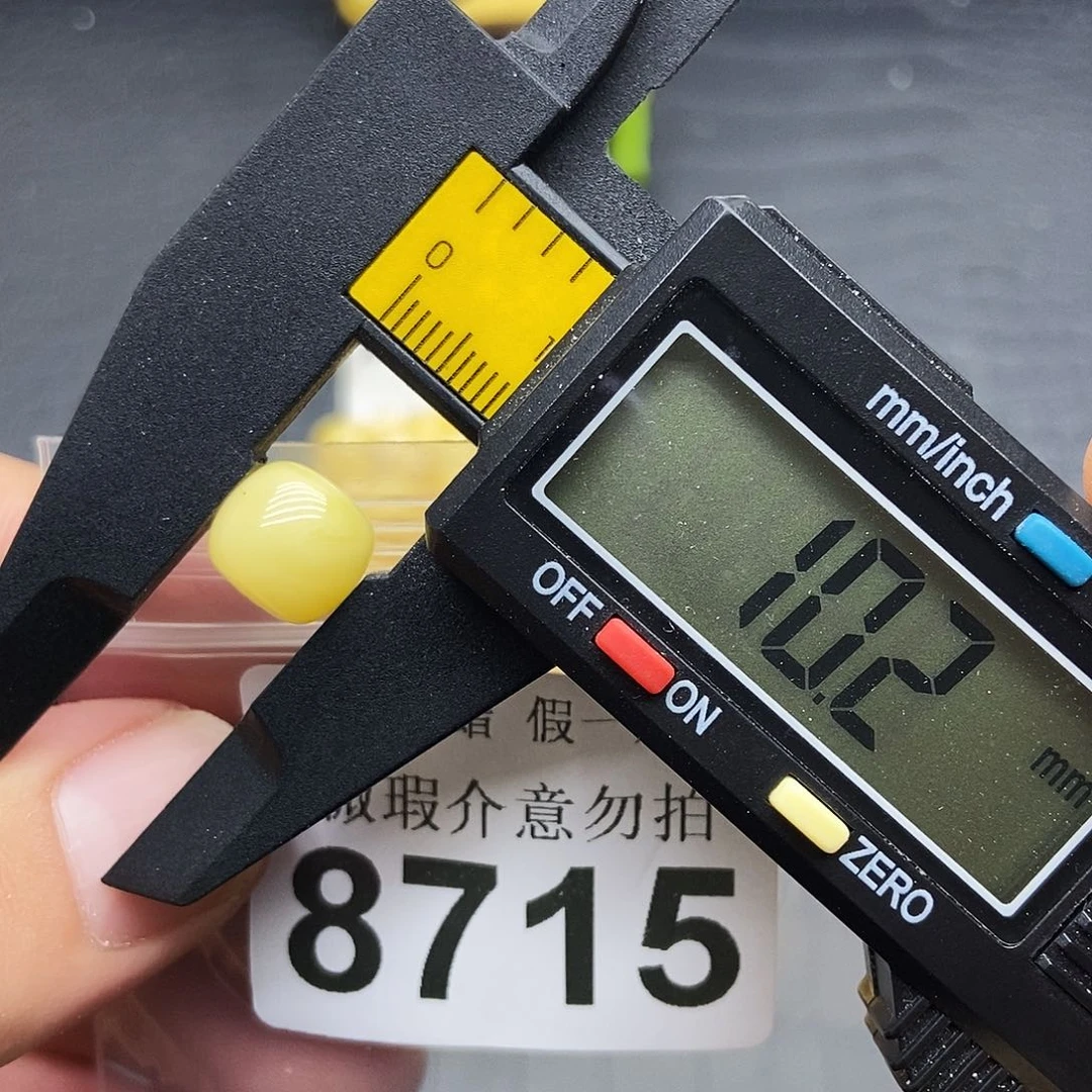 蜜蜡未镶嵌珠宝奇石8715