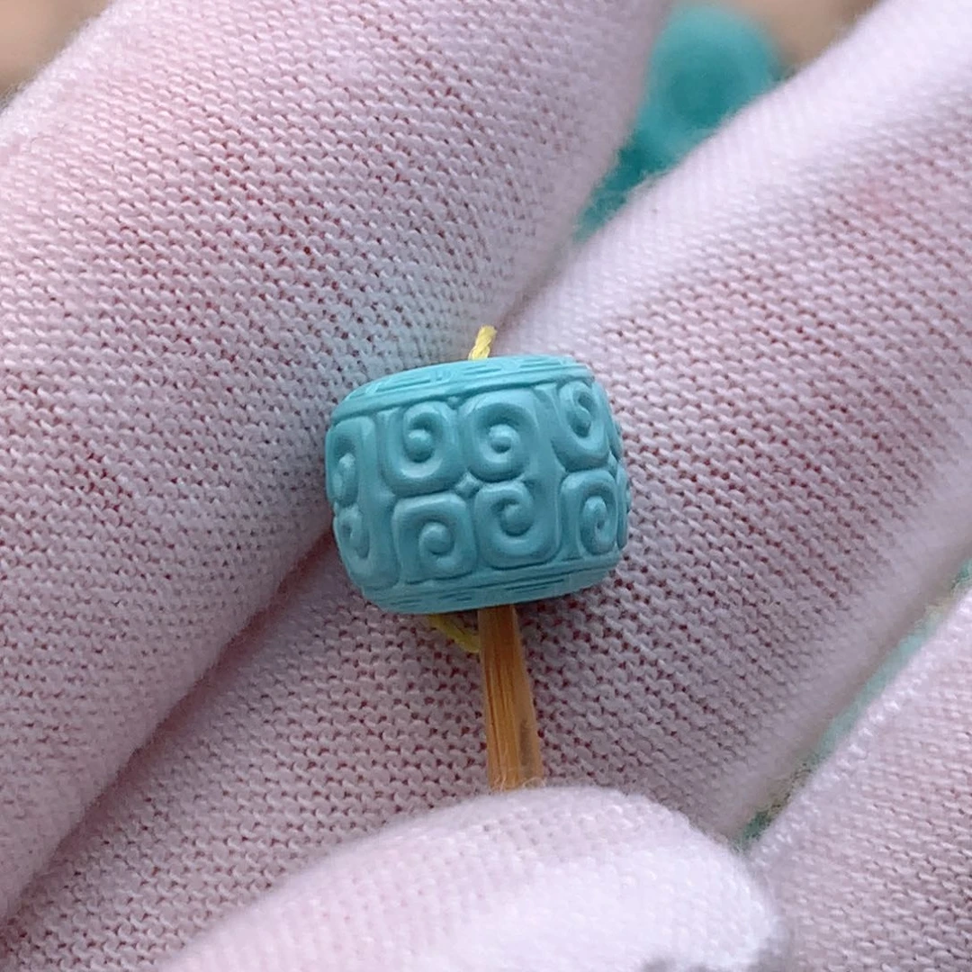 绿松石未镶嵌颈饰