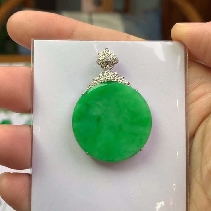 翡翠18K金镶嵌颈饰翡翠吊坠