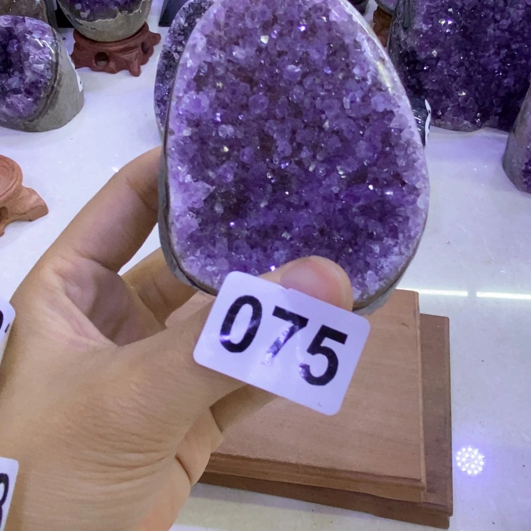 紫晶未镶嵌大型摆件（非配饰）