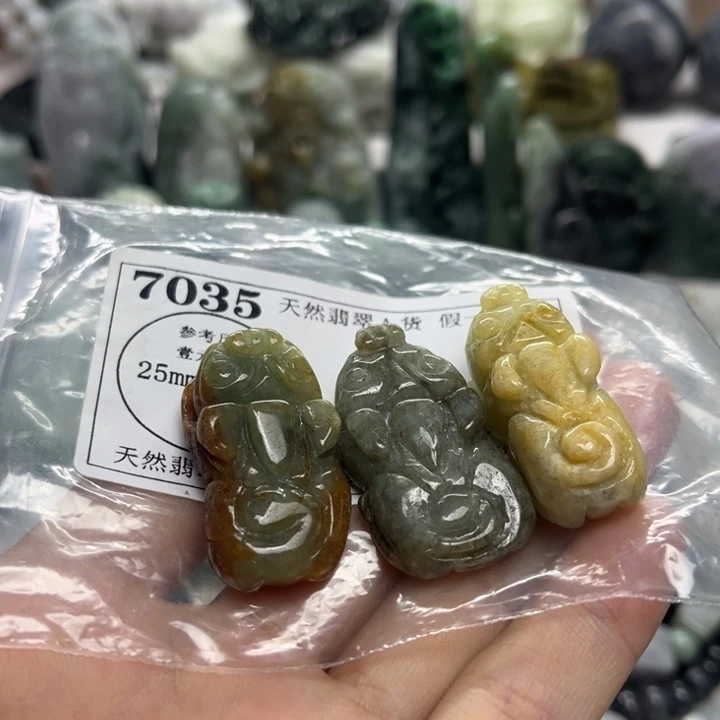 翡翠未镶嵌颈饰7035瑕疵