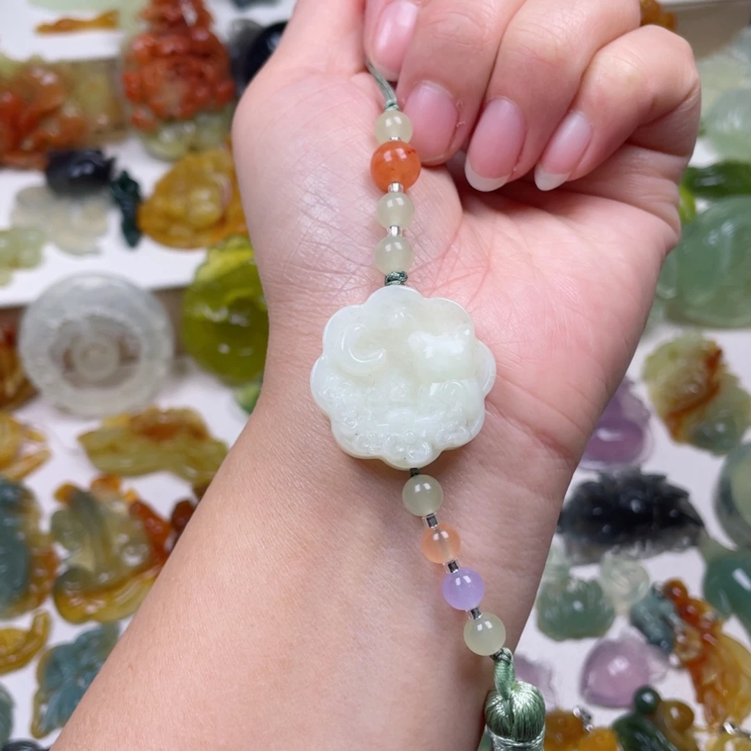 蛇纹石玉未镶嵌颈饰