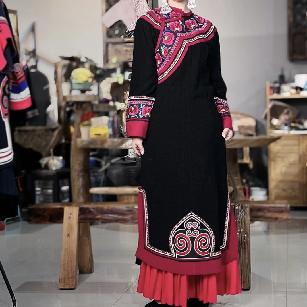 云尚彝裳 云南彝族长款传统重工民族风刺绣上衣