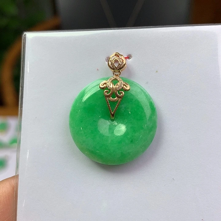 翡翠18K金镶嵌颈饰