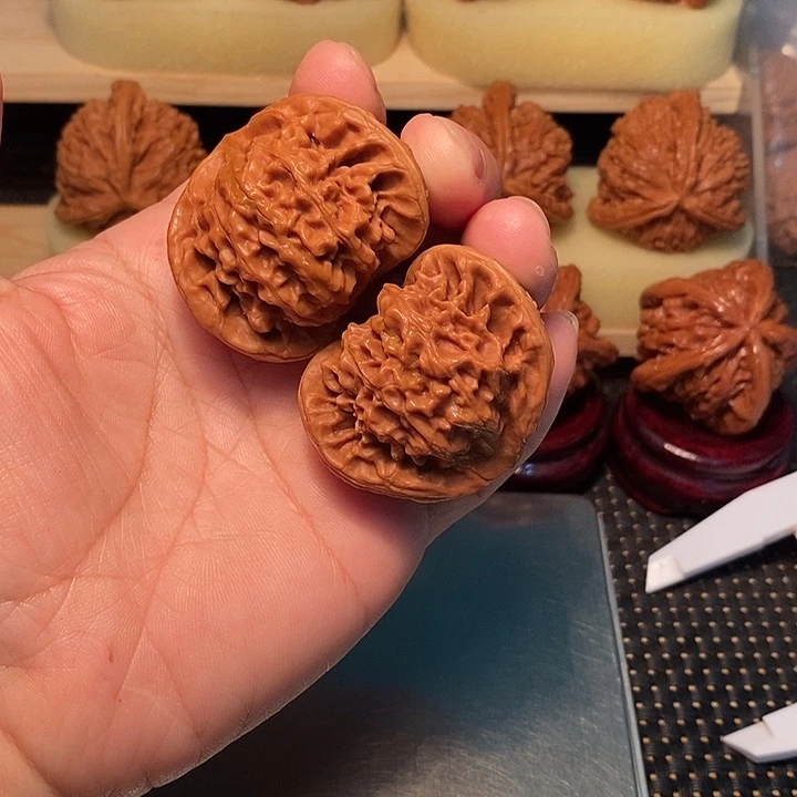 百***钢文玩核桃吊坠核桃