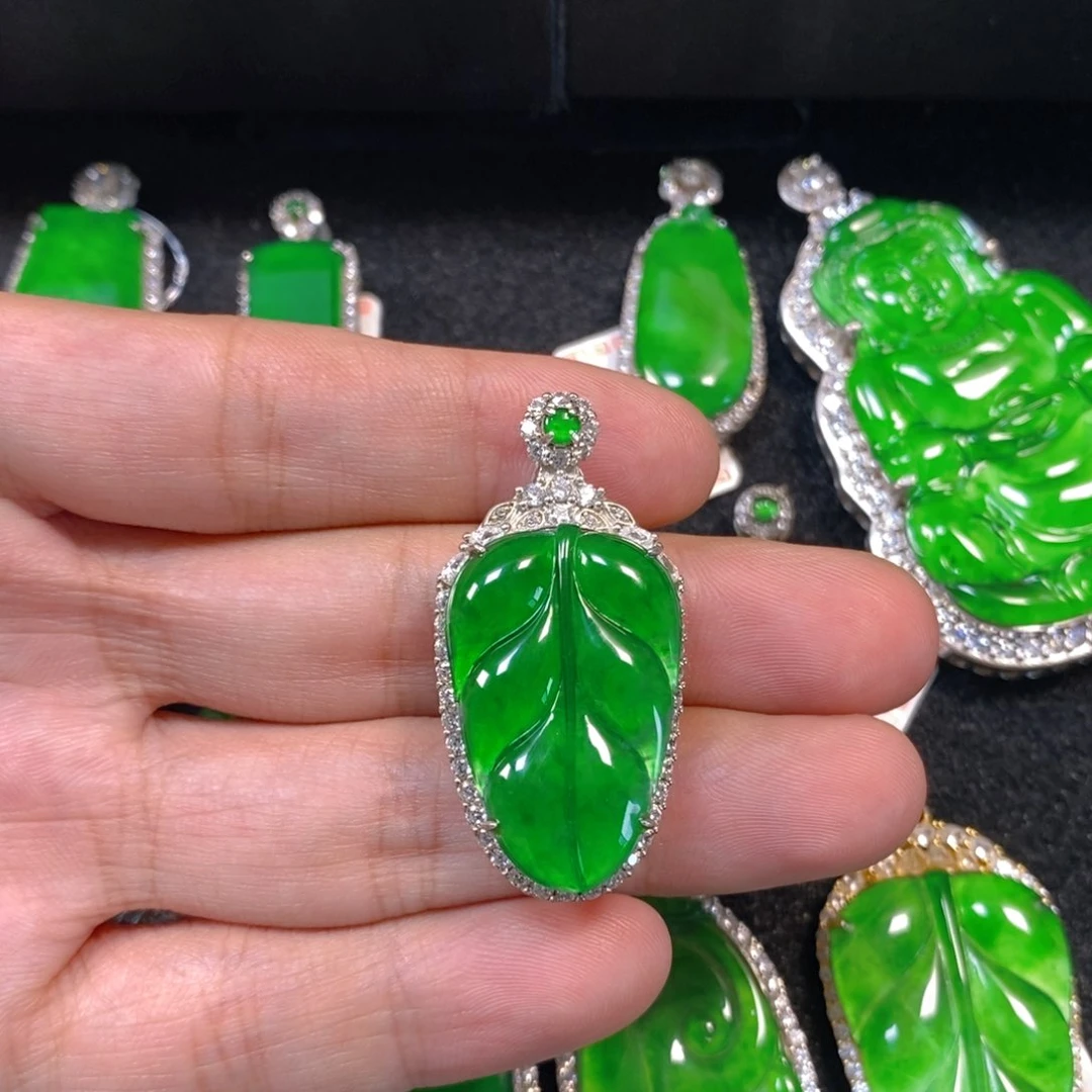颈饰银S925镶嵌翡翠叶子吊坠