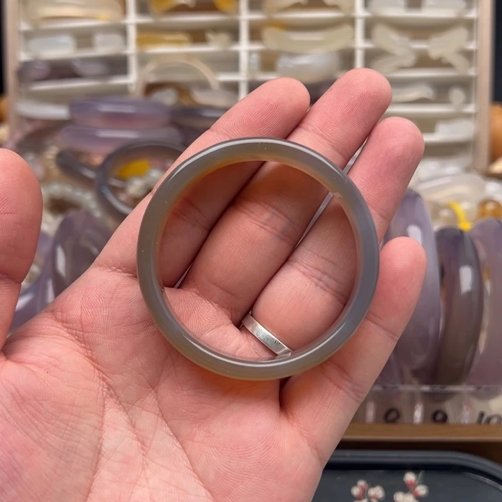 玛瑙/玉髓未镶嵌手镯52.3圈口出单号运费10不退