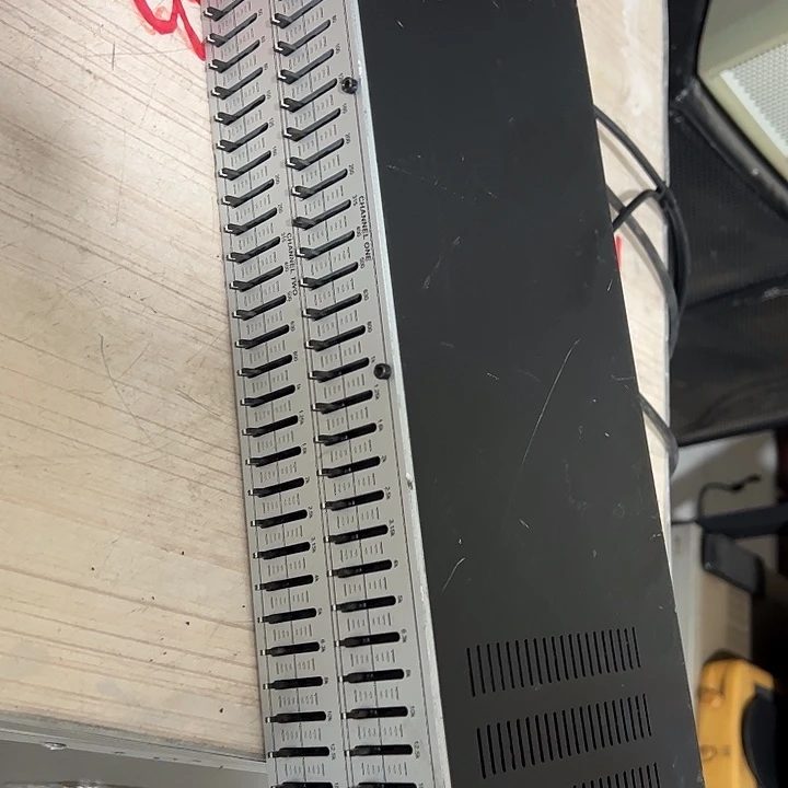 8新均衡器一台 没有线材 包邮