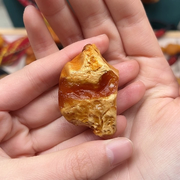 琥珀珠宝奇石未镶嵌