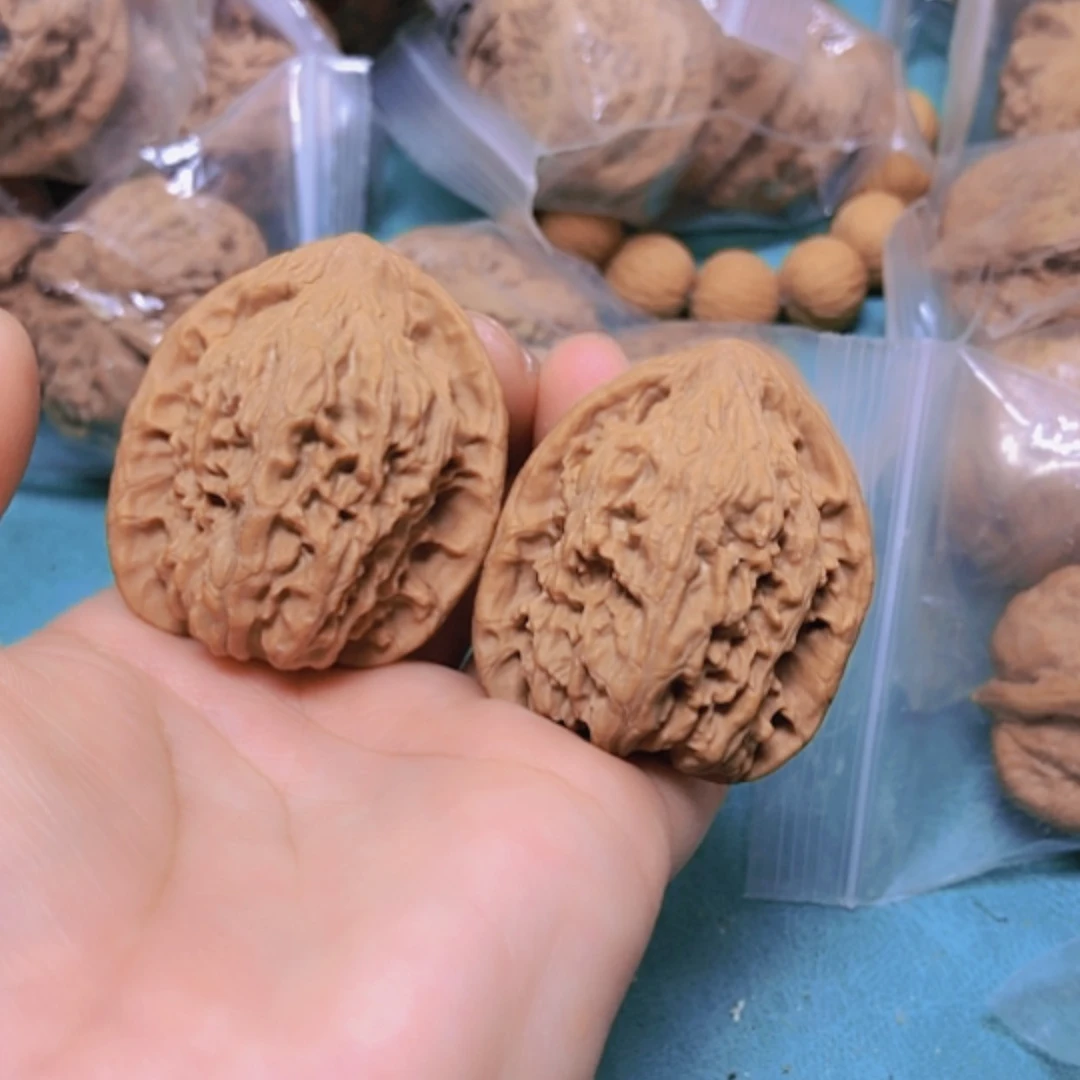 【闪购商品】把件核桃38.5红狮子修尖