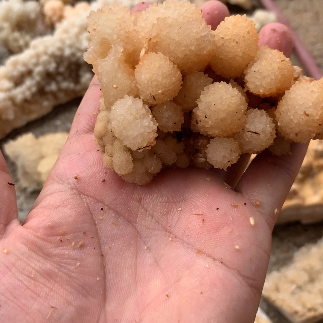 鸣***夏纯天然钟乳石质地坚硬