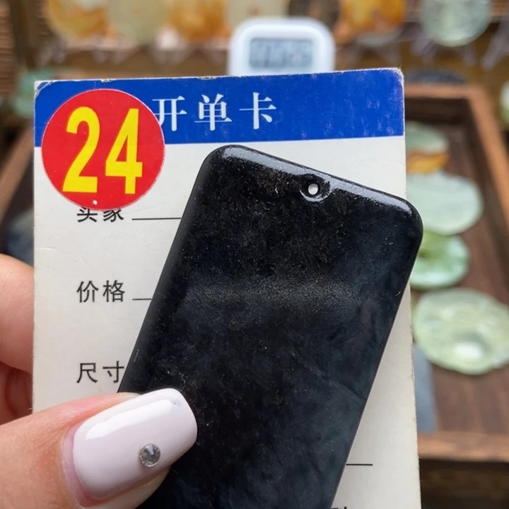 未镶嵌蛇纹石玉挂件逍****。
