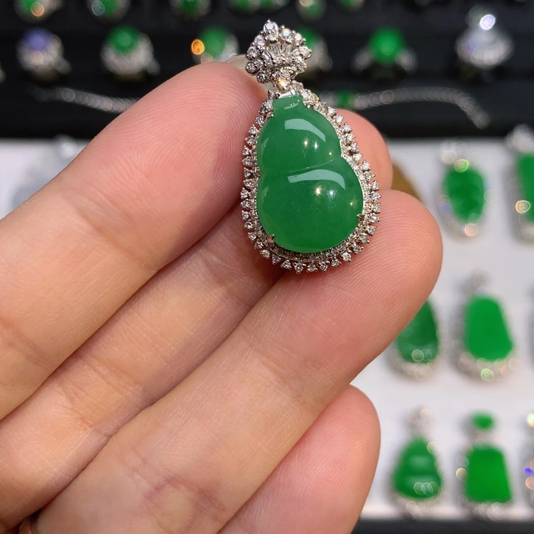 翡翠18K金镶嵌颈饰