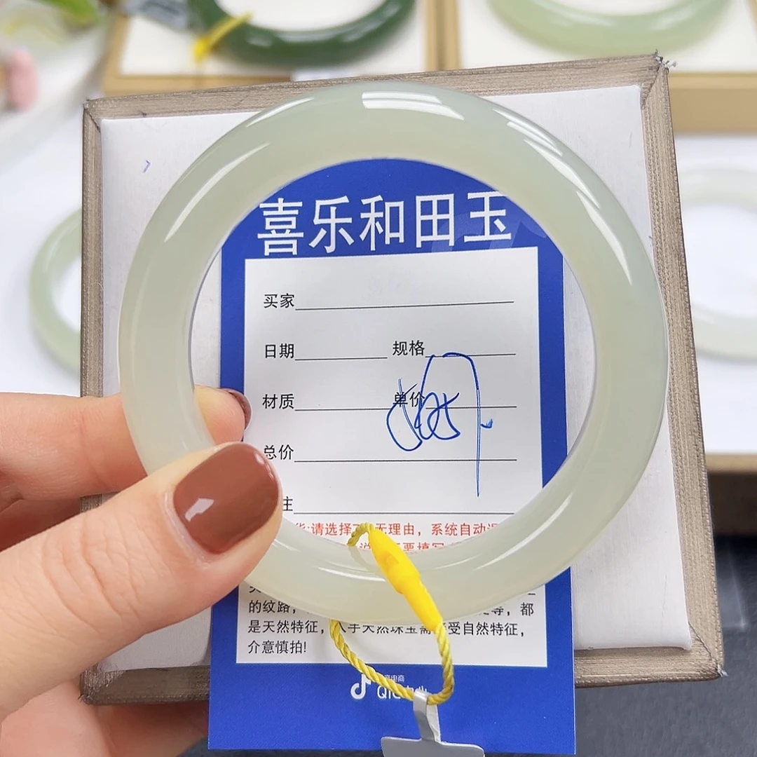 和田玉未镶嵌手镯