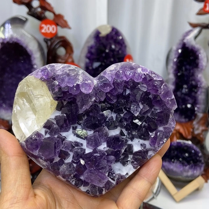 紫晶未镶嵌大型摆件（非配饰）