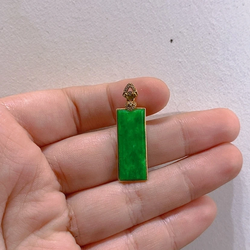 【闪购商品】颈饰18K金镶嵌翡翠