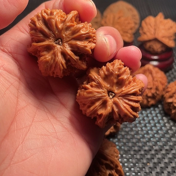 文玩核桃吊坠36mm文山三棱