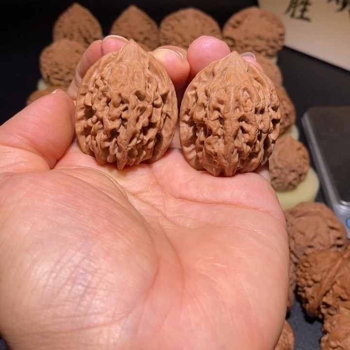 文玩核桃吊坠太行鸡心35
