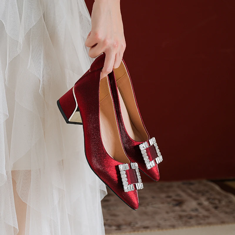 法式尖头单鞋大码女鞋高跟鞋粗跟女2025新款红色婚鞋伴娘鞋秀禾鞋