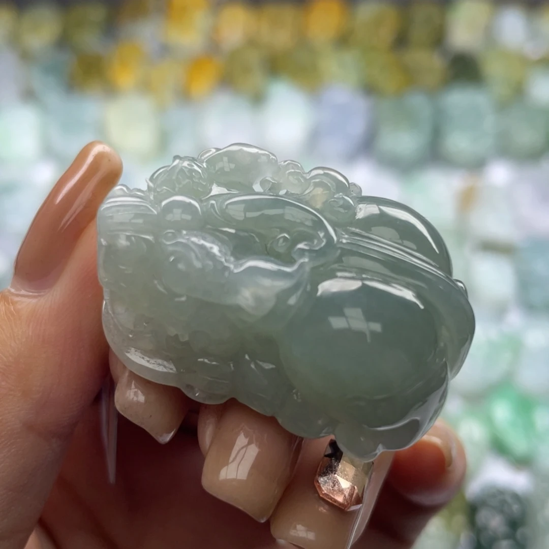 翡翠未镶嵌颈饰貔貅