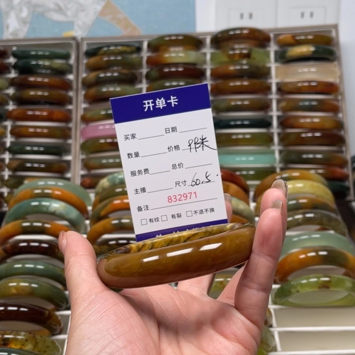 孙***姐蛇纹石玉未镶嵌手镯