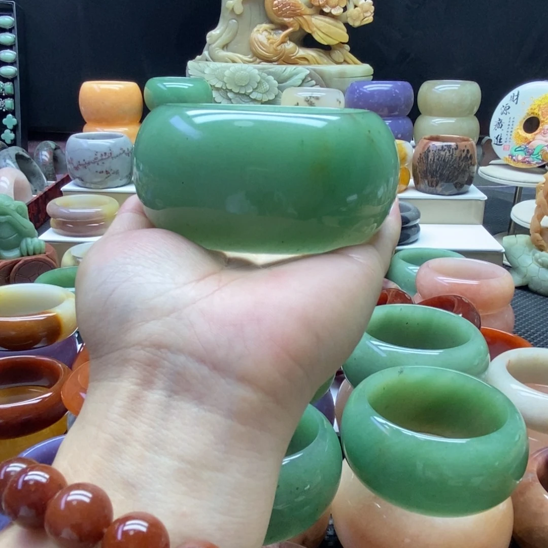 若***久石英质玉未镶嵌手镯